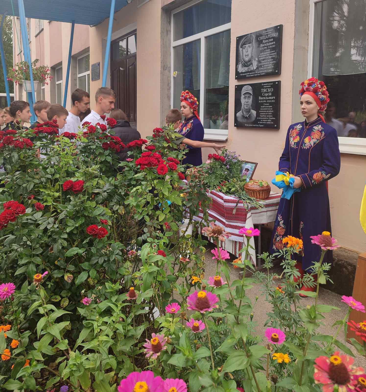 У ЗЗСО: СЗШ І-ІІІ ст. – ДНЗ с.Бондурі відкрили меморіальні дошки на честь двох Героїв